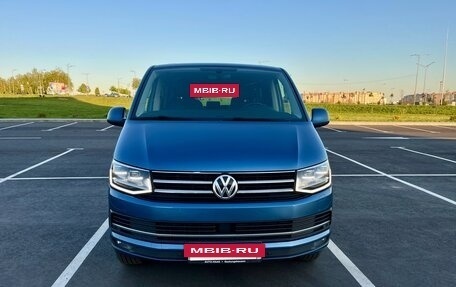 Volkswagen Multivan T6 рестайлинг, 2016 год, 3 700 000 рублей, 2 фотография