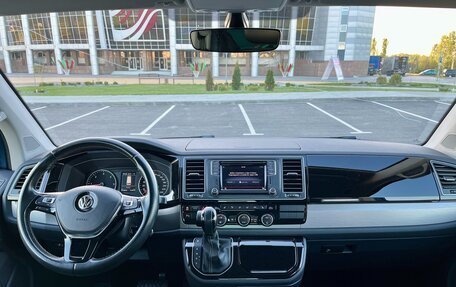 Volkswagen Multivan T6 рестайлинг, 2016 год, 3 700 000 рублей, 9 фотография