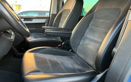 Volkswagen Multivan T6 рестайлинг, 2016 год, 3 700 000 рублей, 12 фотография