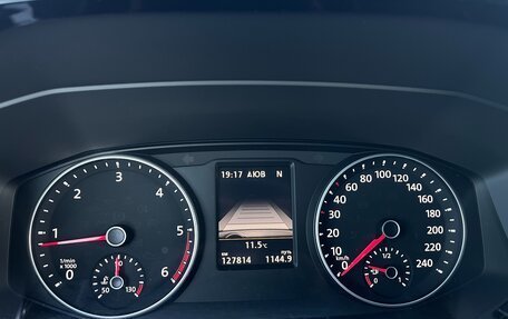 Volkswagen Multivan T6 рестайлинг, 2016 год, 3 700 000 рублей, 10 фотография