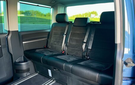 Volkswagen Multivan T6 рестайлинг, 2016 год, 3 700 000 рублей, 13 фотография