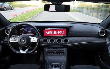 Mercedes-Benz E-Класс, 2019 год, 2 999 000 рублей, 10 фотография
