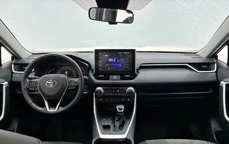 Toyota RAV4, 2022 год, 2 210 000 рублей, 10 фотография