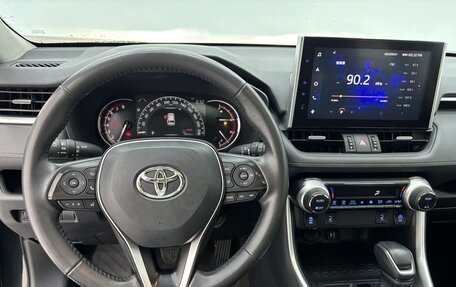 Toyota RAV4, 2022 год, 2 210 000 рублей, 11 фотография