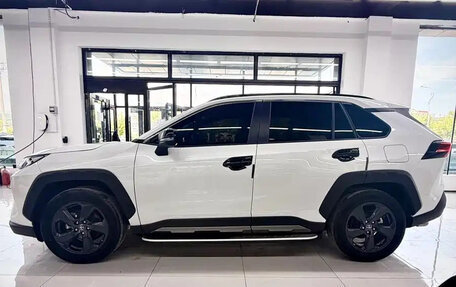 Toyota RAV4, 2022 год, 2 199 000 рублей, 8 фотография