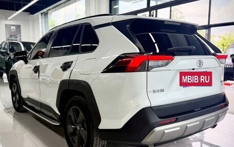 Toyota RAV4, 2022 год, 2 199 000 рублей, 7 фотография