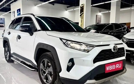 Toyota RAV4, 2022 год, 2 199 000 рублей, 3 фотография