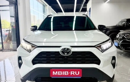Toyota RAV4, 2022 год, 2 199 000 рублей, 2 фотография