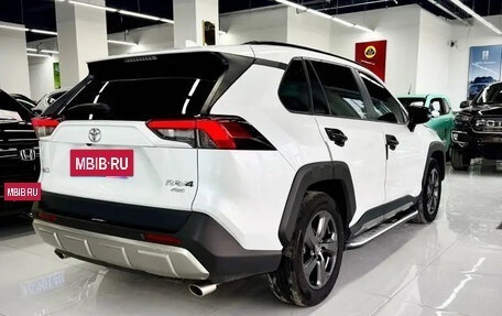 Toyota RAV4, 2022 год, 2 199 000 рублей, 5 фотография