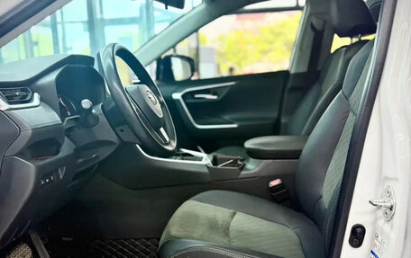 Toyota RAV4, 2022 год, 2 199 000 рублей, 14 фотография