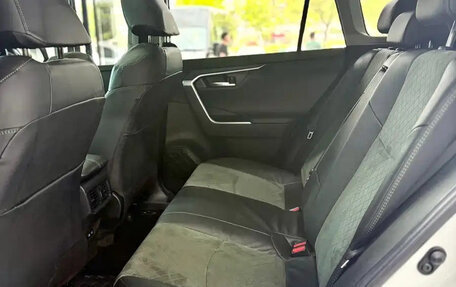 Toyota RAV4, 2022 год, 2 199 000 рублей, 15 фотография