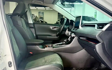 Toyota RAV4, 2022 год, 2 199 000 рублей, 16 фотография
