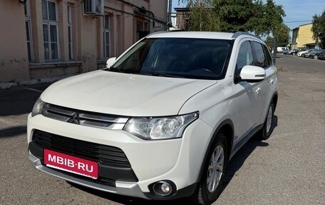 Mitsubishi Outlander III рестайлинг 3, 2014 год, 1 320 000 рублей, 1 фотография