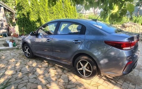 KIA Rio IV, 2018 год, 900 000 рублей, 6 фотография