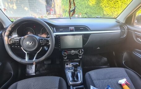 KIA Rio IV, 2018 год, 900 000 рублей, 7 фотография