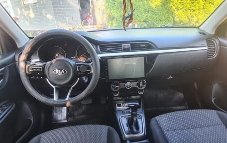 KIA Rio IV, 2018 год, 900 000 рублей, 8 фотография