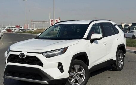 Toyota RAV4, 2022 год, 2 715 000 рублей, 2 фотография