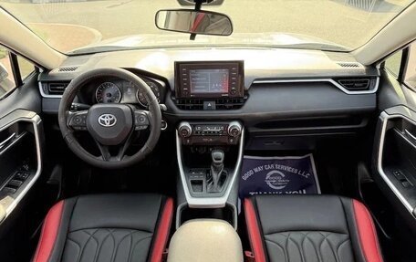 Toyota RAV4, 2022 год, 2 715 000 рублей, 7 фотография
