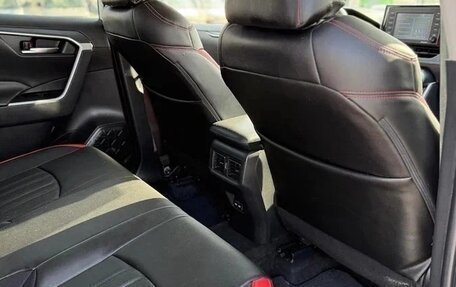 Toyota RAV4, 2022 год, 2 715 000 рублей, 12 фотография