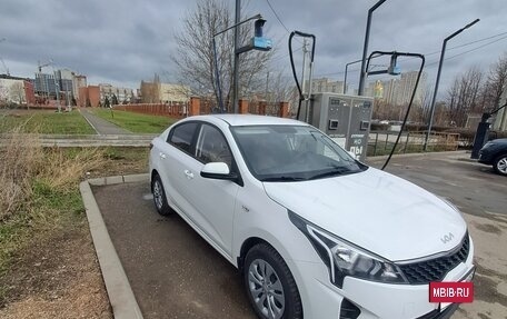 KIA Rio IV, 2022 год, 1 900 000 рублей, 2 фотография