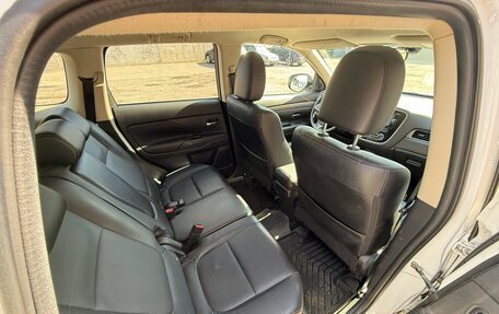 Mitsubishi Outlander III рестайлинг 3, 2014 год, 1 320 000 рублей, 7 фотография