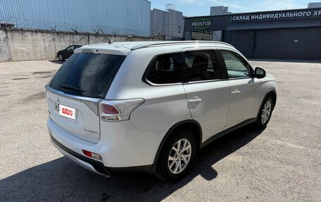 Mitsubishi Outlander III рестайлинг 3, 2014 год, 1 320 000 рублей, 6 фотография