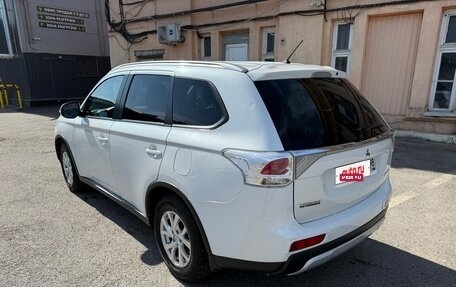 Mitsubishi Outlander III рестайлинг 3, 2014 год, 1 320 000 рублей, 3 фотография