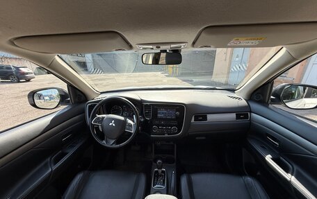 Mitsubishi Outlander III рестайлинг 3, 2014 год, 1 320 000 рублей, 8 фотография