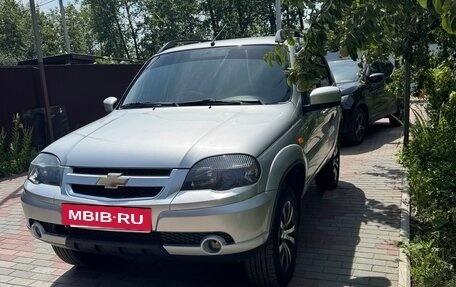 Chevrolet Niva I рестайлинг, 2017 год, 775 000 рублей, 2 фотография