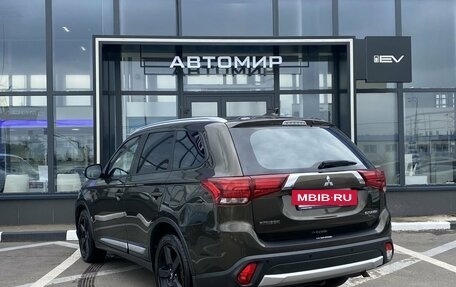 Mitsubishi Outlander III рестайлинг 3, 2018 год, 1 900 000 рублей, 6 фотография
