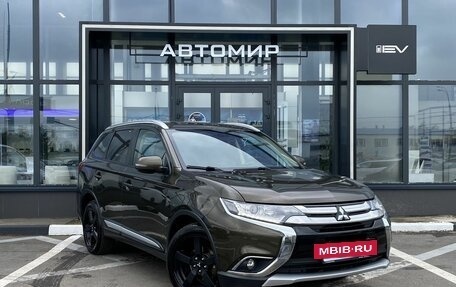 Mitsubishi Outlander III рестайлинг 3, 2018 год, 1 900 000 рублей, 3 фотография