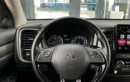 Mitsubishi Outlander III рестайлинг 3, 2018 год, 1 900 000 рублей, 16 фотография