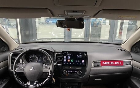 Mitsubishi Outlander III рестайлинг 3, 2018 год, 1 900 000 рублей, 15 фотография