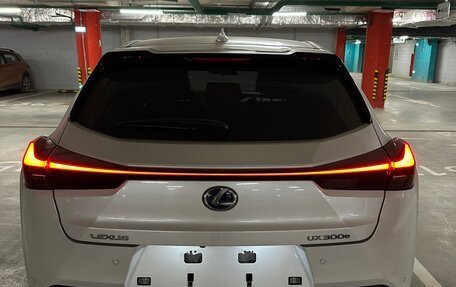 Lexus UX I, 2020 год, 3 100 000 рублей, 5 фотография