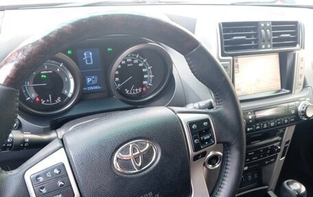 Toyota Land Cruiser Prado 150 рестайлинг 2, 2013 год, 2 590 000 рублей, 3 фотография