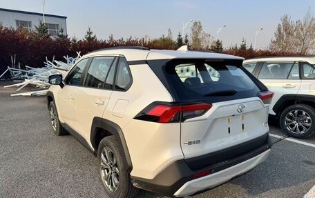 Toyota RAV4, 2025 год, 3 220 000 рублей, 2 фотография