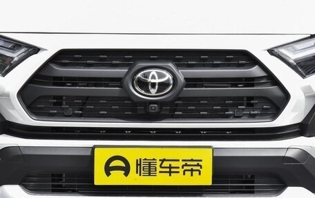 Toyota RAV4, 2025 год, 3 220 000 рублей, 13 фотография
