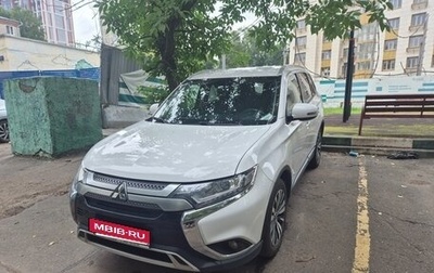 Mitsubishi Outlander III рестайлинг 3, 2018 год, 2 000 000 рублей, 1 фотография