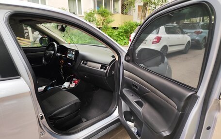 Mitsubishi Outlander III рестайлинг 3, 2012 год, 1 096 000 рублей, 10 фотография