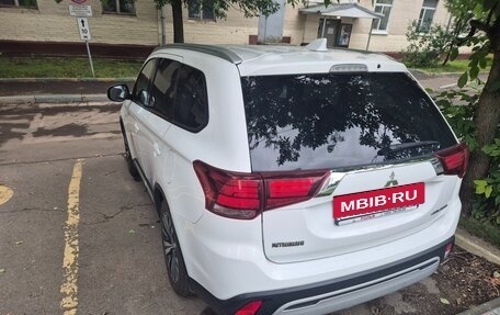 Mitsubishi Outlander III рестайлинг 3, 2018 год, 2 000 000 рублей, 4 фотография
