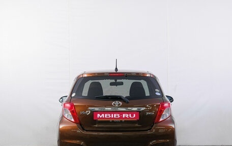 Toyota Vitz, 2011 год, 889 000 рублей, 6 фотография