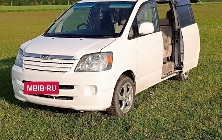 Toyota Noah III, 2002 год, 1 150 000 рублей, 3 фотография