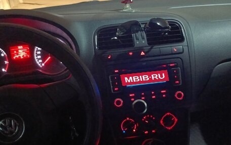 Volkswagen Polo VI (EU Market), 2011 год, 650 000 рублей, 10 фотография