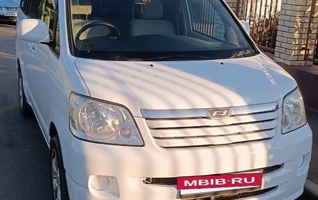 Toyota Noah III, 2002 год, 1 150 000 рублей, 9 фотография