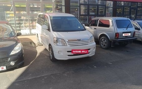 Toyota Noah III, 2002 год, 1 150 000 рублей, 8 фотография