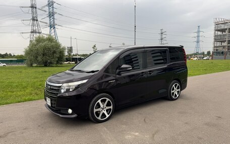 Toyota Noah III, 2014 год, 1 900 000 рублей, 2 фотография