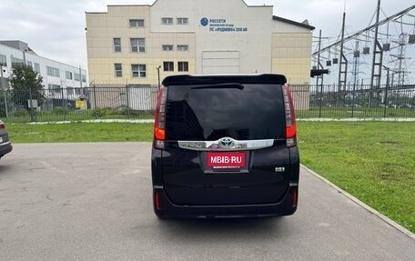 Toyota Noah III, 2014 год, 1 900 000 рублей, 4 фотография