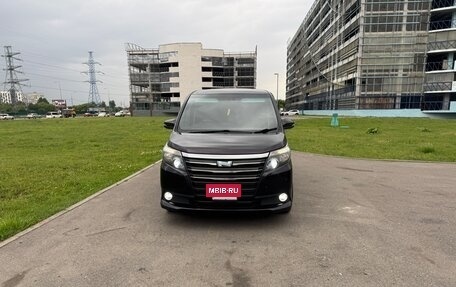 Toyota Noah III, 2014 год, 1 900 000 рублей, 16 фотография