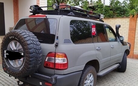 Toyota Land Cruiser 100 рестайлинг 2, 2006 год, 3 000 000 рублей, 2 фотография