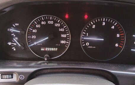 Toyota Land Cruiser 100 рестайлинг 2, 2006 год, 3 000 000 рублей, 16 фотография